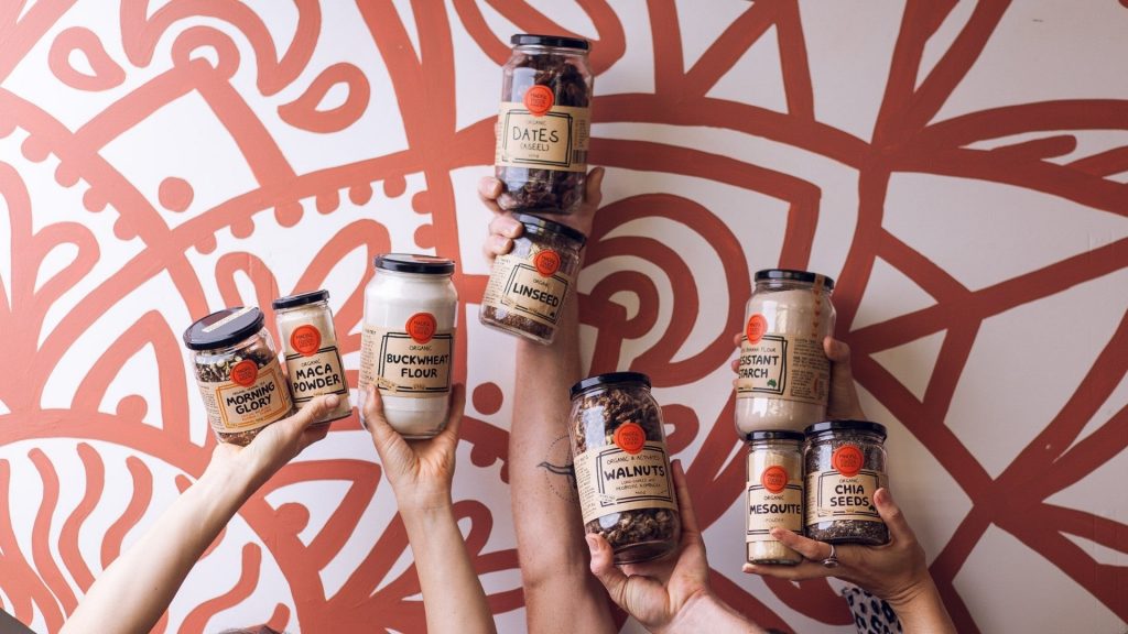 mindfulfoods-1920x1080-landingbanner-handsholdfood2