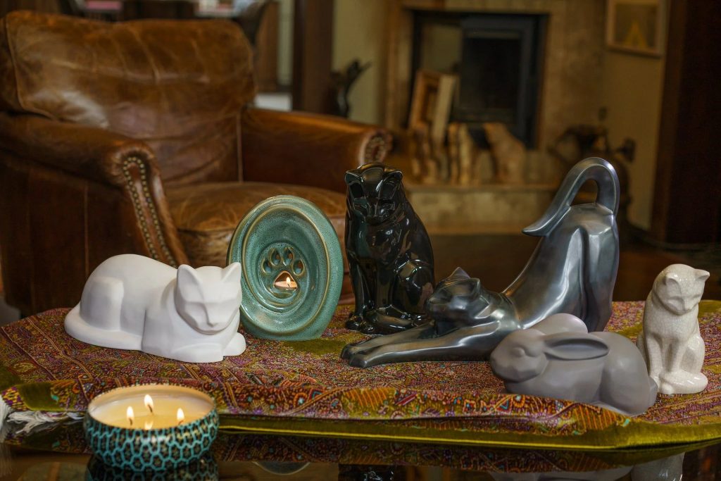 Pet_Urns_for_Ashes._Pet_Cremation_Urns._Pet_Memorials_by_Pulvis_Art_Urns_7_2000x